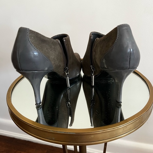 GREY SUEDE AND PATENT LEATHER SHOOTIES - Picture 5 of 9